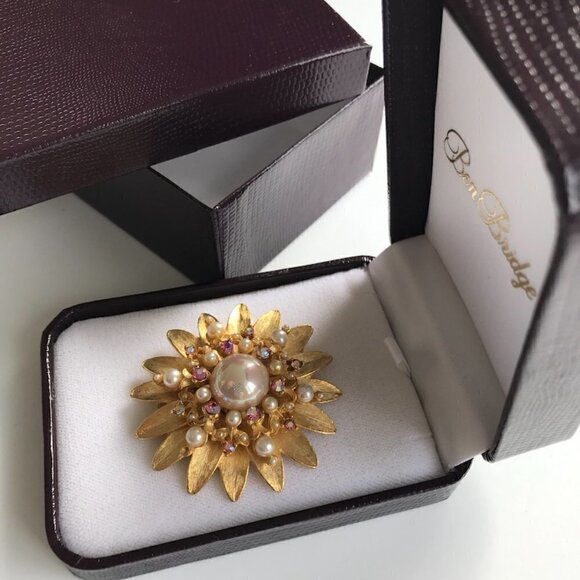 Starburst Floral Brooch/Pin Pearls/Rhinestone Gold finish costume Vintage 2" - Picture 11 of 16